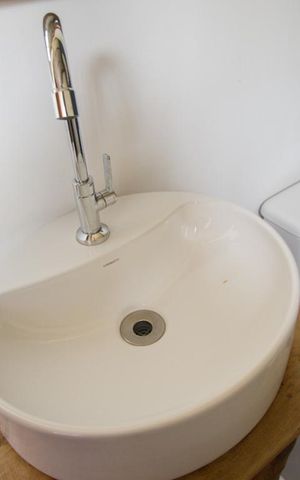 Casa à venda com 570m², 4 quartos e 4 vagasDetalhe Lavabo 1