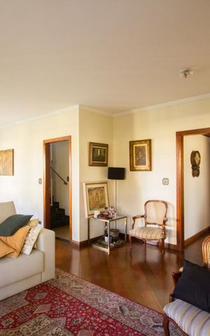 Casa à venda com 570m², 4 quartos e 4 vagasSala de Estar