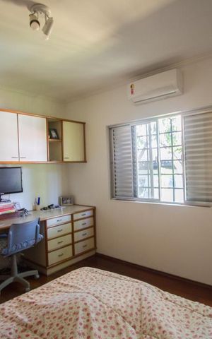Casa à venda com 570m², 4 quartos e 4 vagasQuarto 2