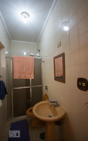 Casa à venda com 570m², 4 quartos e 4 vagasBanheiro de Serviço