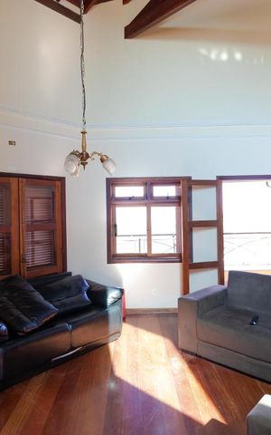 Casa à venda com 350m², 3 quartos e 4 vagas Casa à venda com 350m², 3 quartos e 4 vagasSala de TV