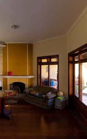Casa à venda com 350m², 3 quartos e 4 vagas Casa à venda com 350m², 3 quartos e 4 vagasSala de Estar