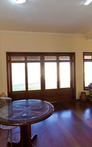 Casa à venda com 350m², 3 quartos e 4 vagas Casa à venda com 350m², 3 quartos e 4 vagasSala de Estar