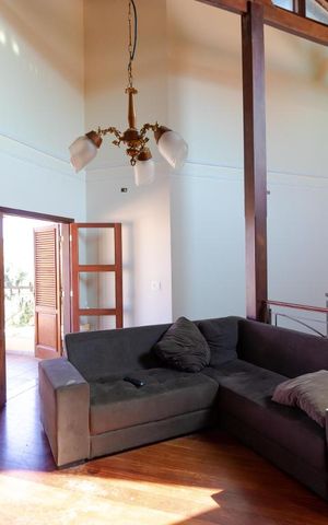 Casa à venda com 350m², 3 quartos e 4 vagas Casa à venda com 350m², 3 quartos e 4 vagasSala de TV