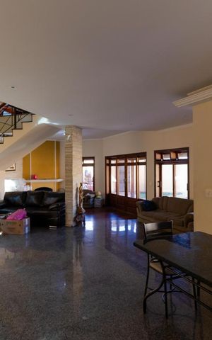 Casa à venda com 350m², 3 quartos e 4 vagas Casa à venda com 350m², 3 quartos e 4 vagasSala de Jantar