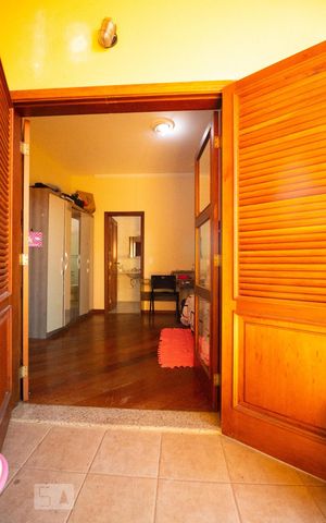 Casa à venda com 350m², 3 quartos e 4 vagas Casa à venda com 350m², 3 quartos e 4 vagasSacada da Suíte 01