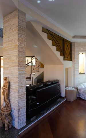 Casa à venda com 350m², 3 quartos e 4 vagas Casa à venda com 350m², 3 quartos e 4 vagasSala de Estar