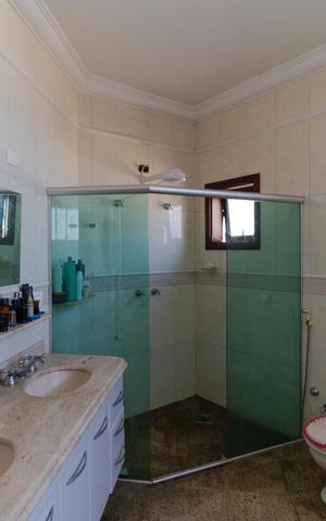 Casa à venda com 350m², 3 quartos e 4 vagas Casa à venda com 350m², 3 quartos e 4 vagasBanheiro da Suíte 03