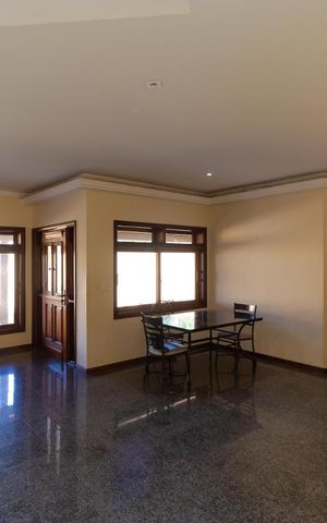 Casa à venda com 350m², 3 quartos e 4 vagas Casa à venda com 350m², 3 quartos e 4 vagasSala de Jantar