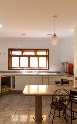 Casa à venda com 350m², 3 quartos e 4 vagas Casa à venda com 350m², 3 quartos e 4 vagasCozinha