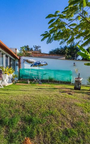 Casa à venda com 2000m², 5 quartos e 6 vagas Casa à venda com 2000m², 5 quartos e 6 vagasÁrea Externa