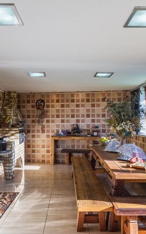Casa à venda com 2000m², 5 quartos e 6 vagas Casa à venda com 2000m², 5 quartos e 6 vagasEspaço Gourmet