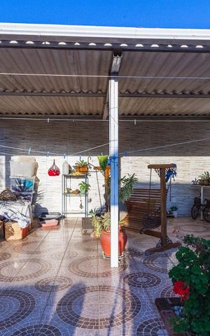 Casa à venda com 2000m², 5 quartos e 6 vagas Casa à venda com 2000m², 5 quartos e 6 vagasÁrea Externa