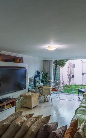 Casa à venda com 2000m², 5 quartos e 6 vagas Casa à venda com 2000m², 5 quartos e 6 vagasSala 1
