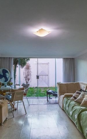 Casa à venda com 2000m², 5 quartos e 6 vagas Casa à venda com 2000m², 5 quartos e 6 vagasSala 1