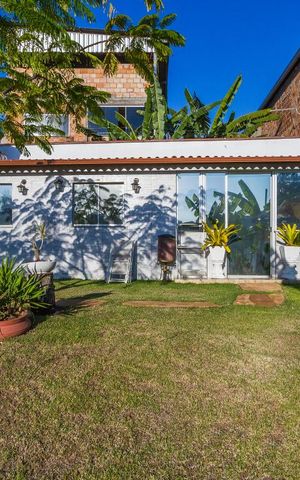 Casa à venda com 2000m², 5 quartos e 6 vagas Casa à venda com 2000m², 5 quartos e 6 vagasÁrea Externa
