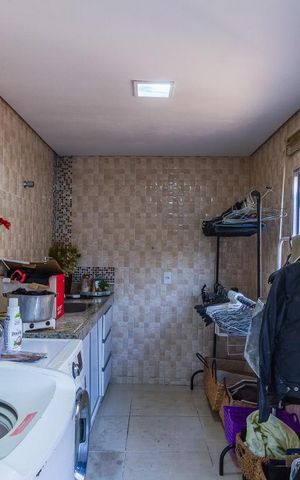 Casa à venda com 2000m², 5 quartos e 6 vagas Casa à venda com 2000m², 5 quartos e 6 vagasÁrea de Serviço