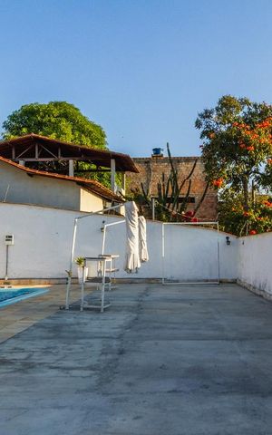 Casa à venda com 2000m², 5 quartos e 6 vagas Casa à venda com 2000m², 5 quartos e 6 vagasPiscina