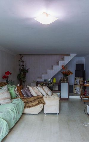 Casa à venda com 2000m², 5 quartos e 6 vagas Casa à venda com 2000m², 5 quartos e 6 vagasSala 1