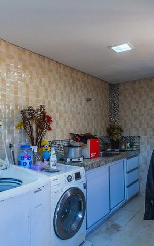 Casa à venda com 2000m², 5 quartos e 6 vagas Casa à venda com 2000m², 5 quartos e 6 vagasÁrea de Serviço