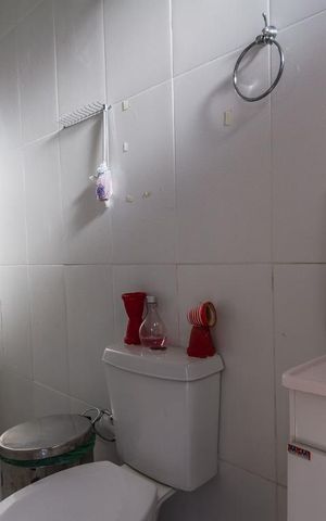 Casa à venda com 2000m², 5 quartos e 6 vagas Casa à venda com 2000m², 5 quartos e 6 vagasBanheiro de Serviço