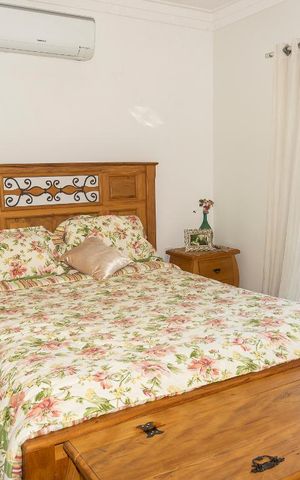 Casa à venda com 290m², 3 quartos e 3 vagas Casa à venda com 290m², 3 quartos e 3 vagasSuíte