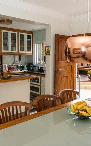Casa à venda com 290m², 3 quartos e 3 vagas Casa à venda com 290m², 3 quartos e 3 vagasSala de Jantar
