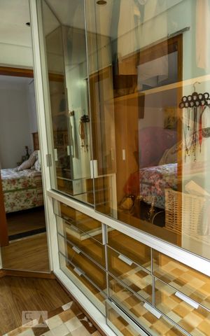 Casa à venda com 290m², 3 quartos e 3 vagas Casa à venda com 290m², 3 quartos e 3 vagasCloset