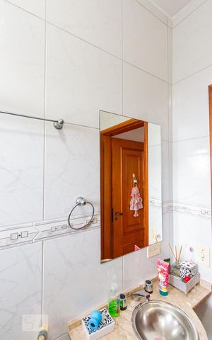 Casa para alugar com 500m², 4 quartos e 6 vagas Casa para alugar com 500m², 4 quartos e 6 vagasBanheiro suite 1