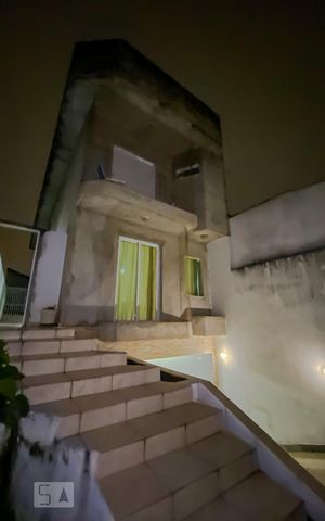 Casa à venda com 236m², 3 quartos e 9 vagasArea Comun