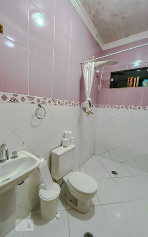 Casa à venda com 236m², 3 quartos e 9 vagasBanheiro da Suite