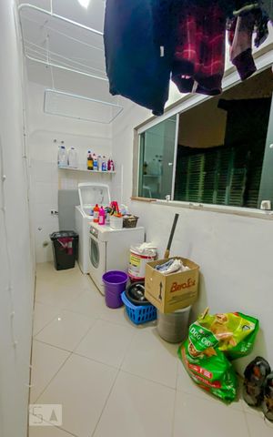 Casa à venda com 236m², 3 quartos e 9 vagasLavanderia