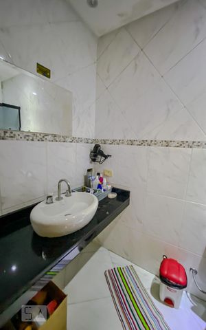 Casa à venda com 236m², 3 quartos e 9 vagasBanheiro da Suite 3