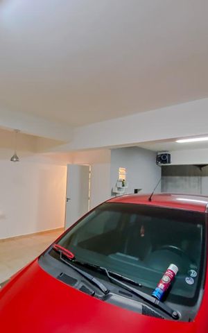 Casa à venda com 236m², 3 quartos e 9 vagasGaragem