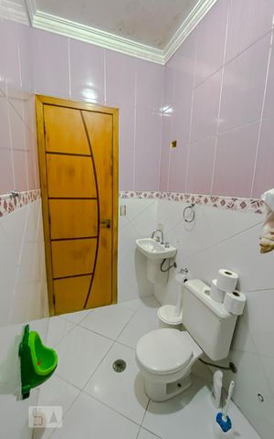 Casa à venda com 236m², 3 quartos e 9 vagasBanheiro da Suite