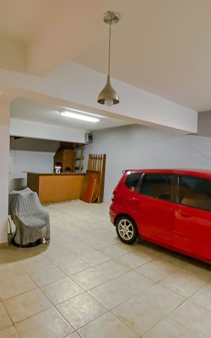 Casa à venda com 236m², 3 quartos e 9 vagasGaragem