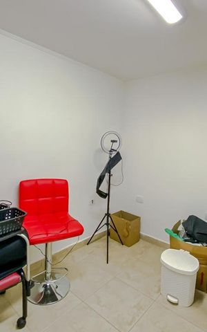 Casa à venda com 236m², 3 quartos e 9 vagasQuarto de Serviço 2