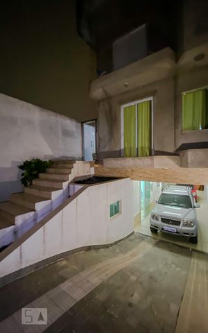 Casa à venda com 236m², 3 quartos e 9 vagasArea Comun