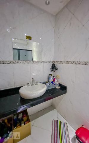 Casa à venda com 236m², 3 quartos e 9 vagasBanheiro da Suite 3