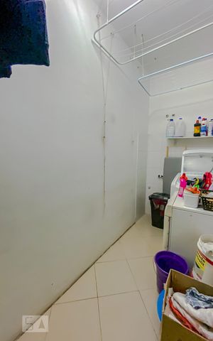 Casa à venda com 236m², 3 quartos e 9 vagasLavanderia