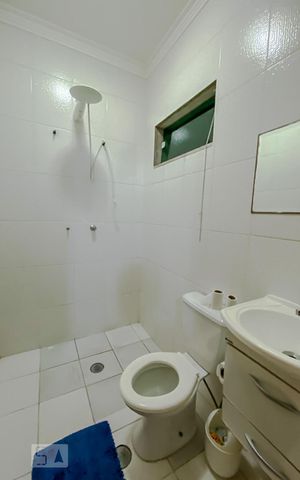 Casa à venda com 236m², 3 quartos e 9 vagasBanheiro da Suite 2