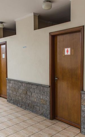Apartamento à venda com 380m², 4 quartos e 4 vagas Apartamento à venda com 380m², 4 quartos e 4 vagasBanheiro e vestiário da Piscina