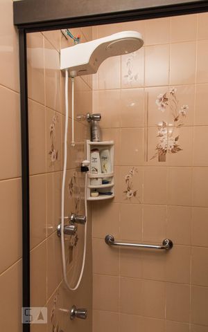 Apartamento à venda com 380m², 4 quartos e 4 vagas Apartamento à venda com 380m², 4 quartos e 4 vagasSala de TV - Banheiro