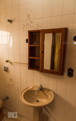 Apartamento à venda com 380m², 4 quartos e 4 vagas Apartamento à venda com 380m², 4 quartos e 4 vagasQuarto de Serviço 2 - Banheiro