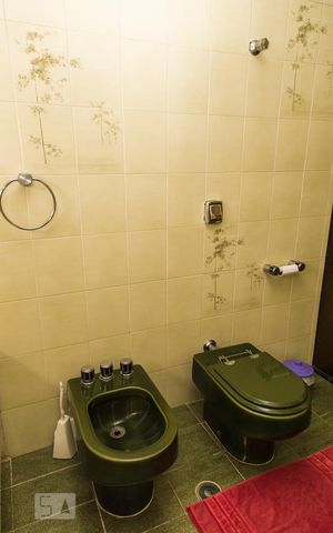 Apartamento à venda com 380m², 4 quartos e 4 vagas Apartamento à venda com 380m², 4 quartos e 4 vagasBanheiro da Suíte 2