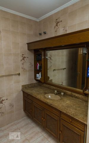 Apartamento à venda com 380m², 4 quartos e 4 vagas Apartamento à venda com 380m², 4 quartos e 4 vagasBanheiro da Suíte 3