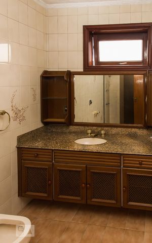 Apartamento à venda com 380m², 4 quartos e 4 vagas Apartamento à venda com 380m², 4 quartos e 4 vagasBanheiro da Suíte 1