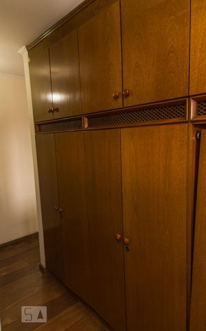 Apartamento à venda com 380m², 4 quartos e 4 vagas Apartamento à venda com 380m², 4 quartos e 4 vagasCloset da Suíte 2