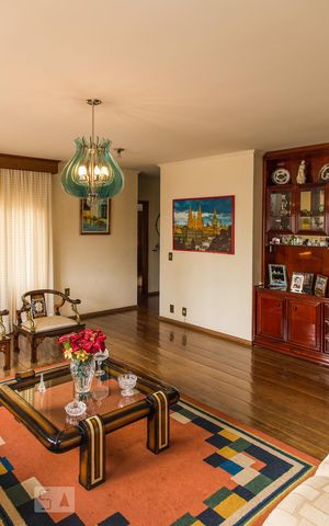 Apartamento à venda com 380m², 4 quartos e 4 vagas Apartamento à venda com 380m², 4 quartos e 4 vagasSala de Estar