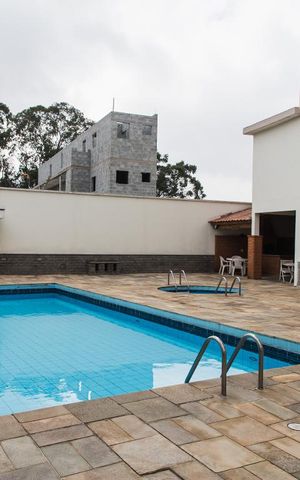 Apartamento à venda com 380m², 4 quartos e 4 vagas Apartamento à venda com 380m², 4 quartos e 4 vagasÁrea comum - Piscina